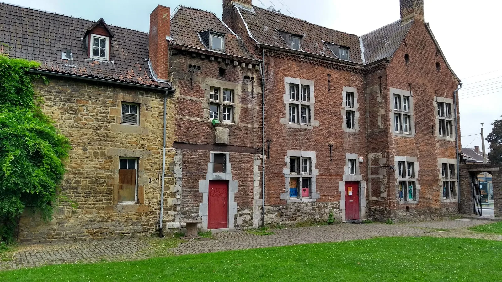 Centre Communal De Jeunes D'Angleur Ferme 1313 Asbl
