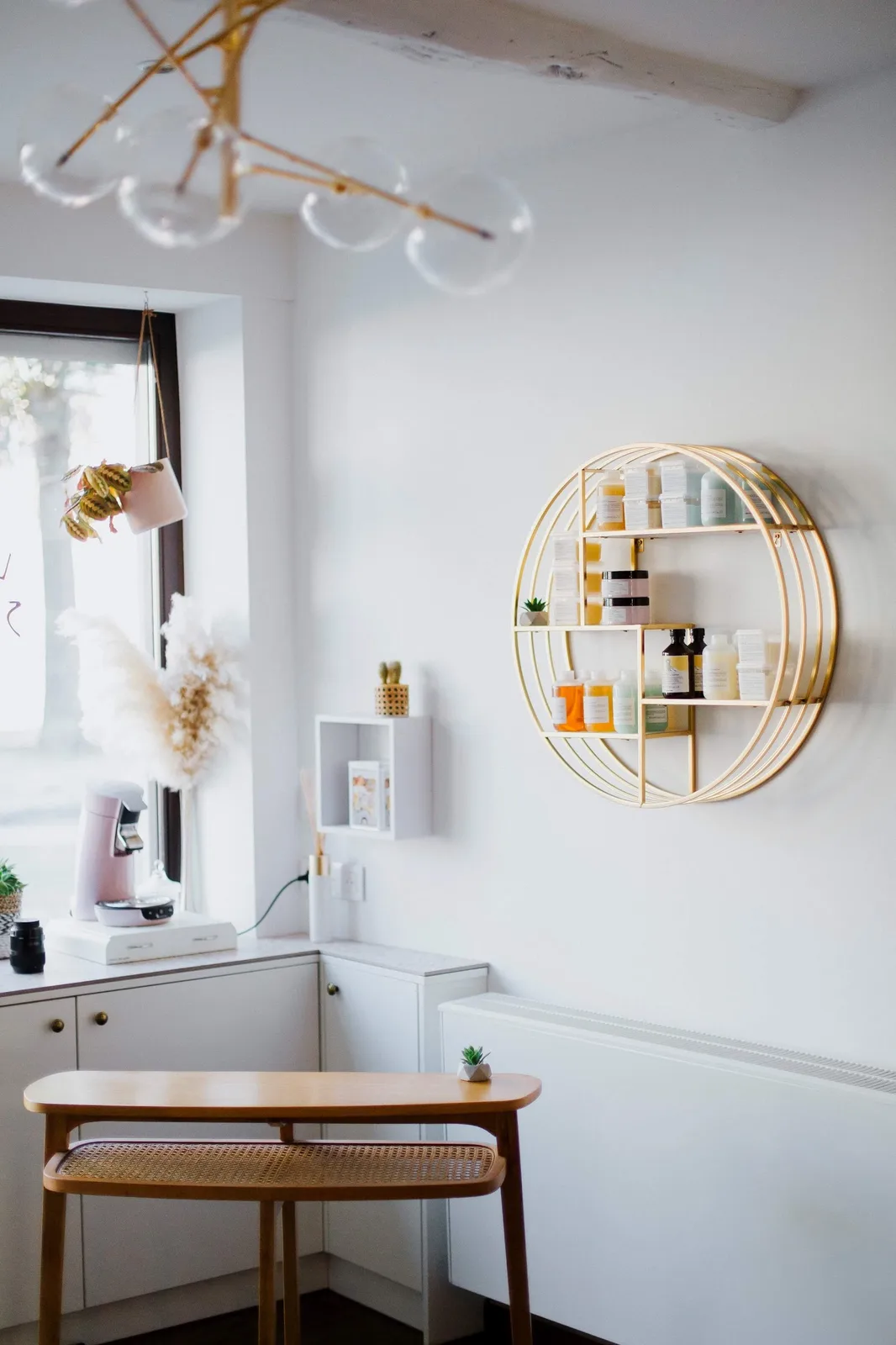Le Petit Salon (Aziza — cheveux bouclés)